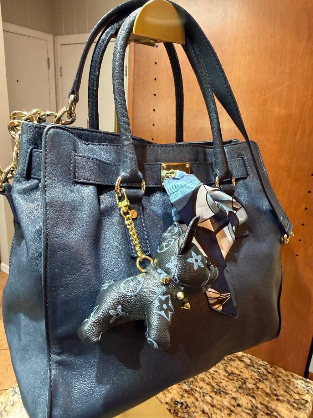 MICHAEL KORS HAMILTON LARGE LEATHER TOTE BAG IN NAVY - EUC